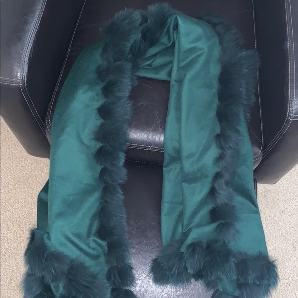 Woman’s green scarf